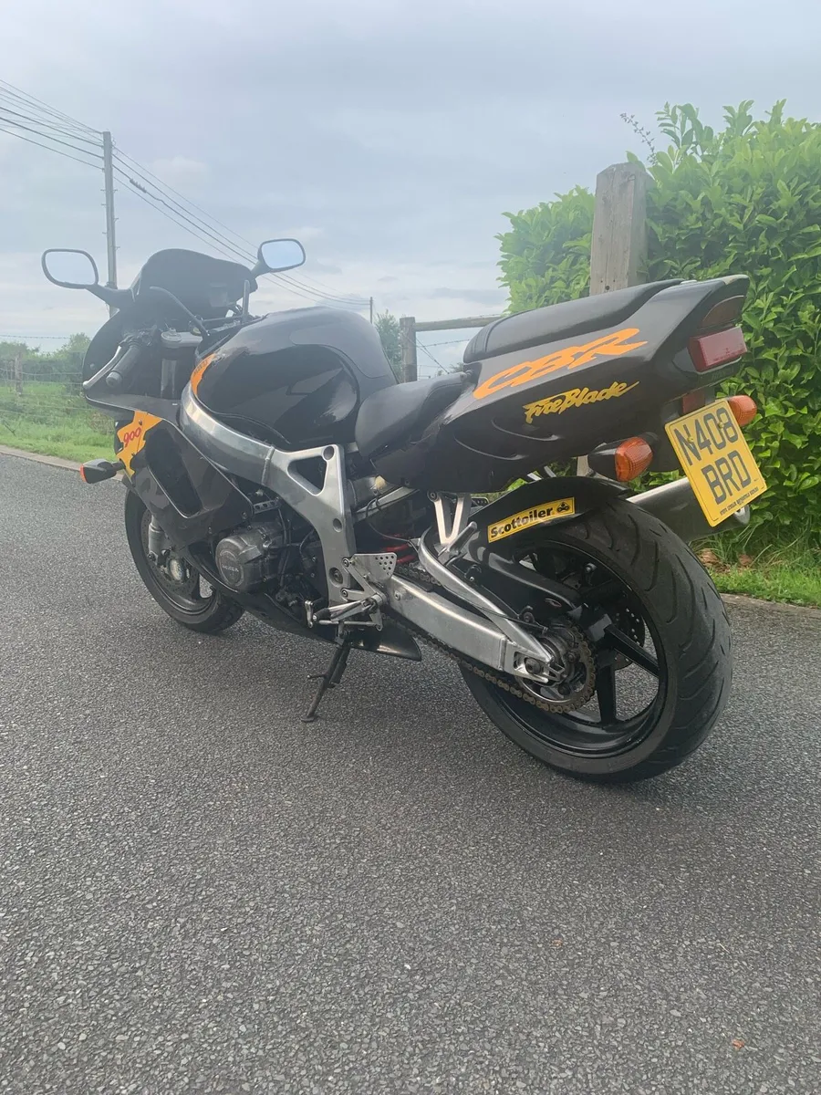 Honda CBR900 Fireblade - Image 3