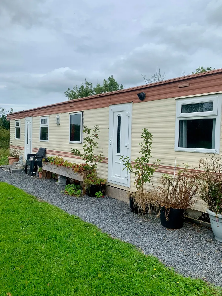 Mobile Home 38ft x 12ft - Image 1