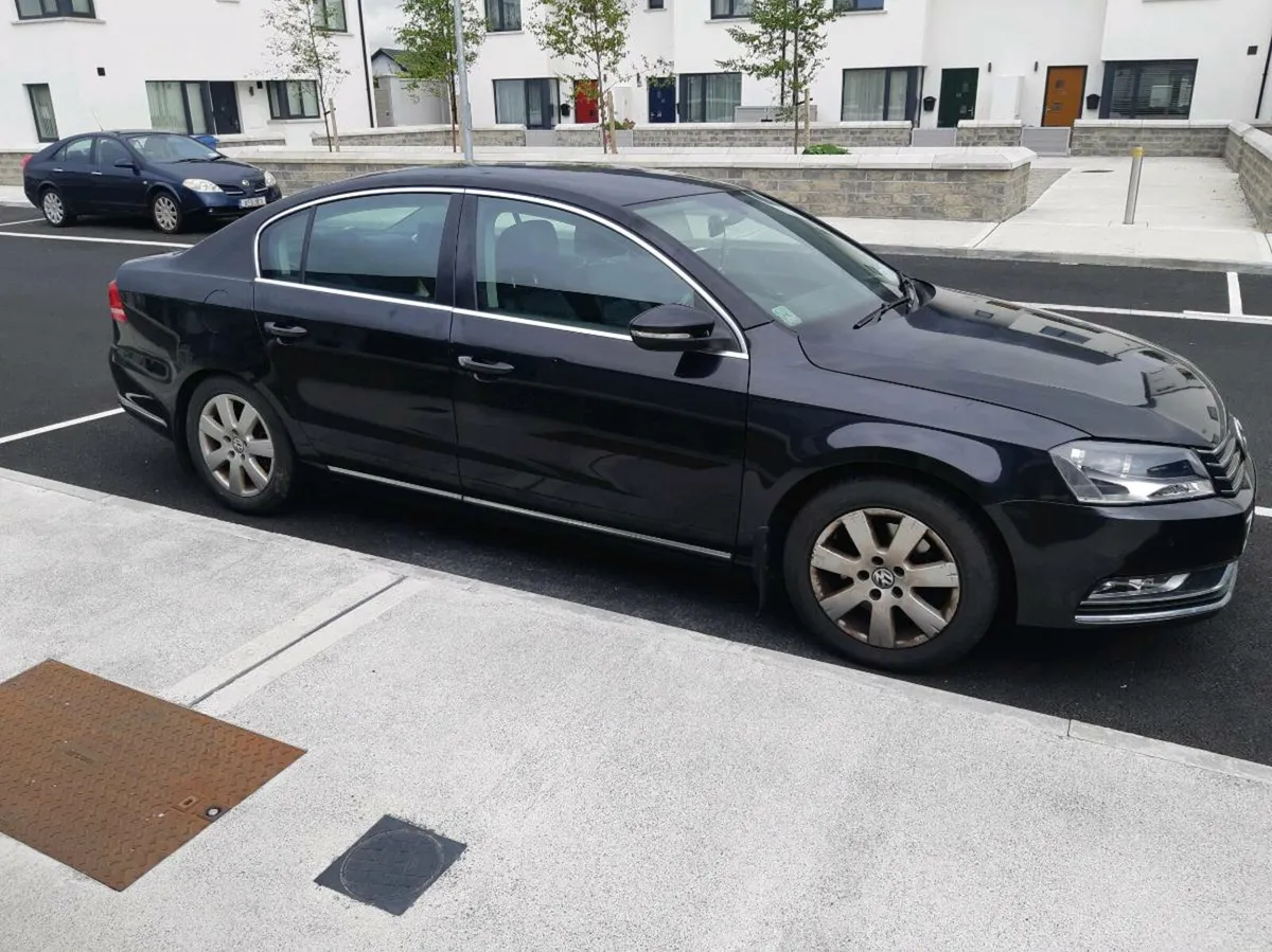 VW  Passat - Image 2