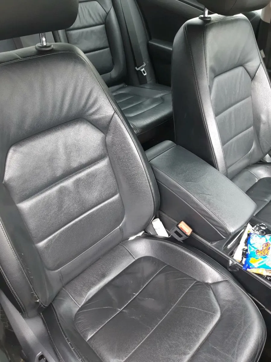 VW  Passat - Image 4