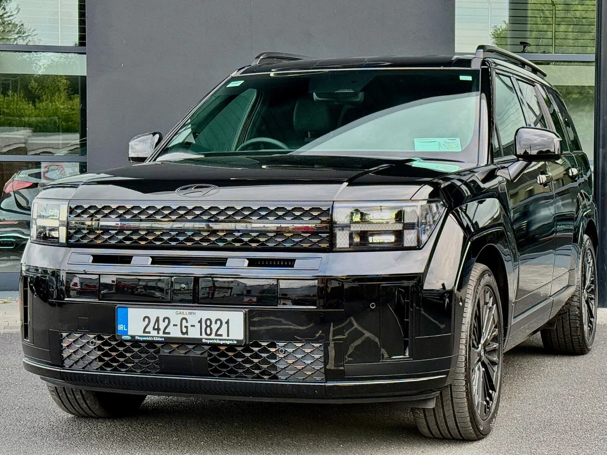 265 BHP 4WD 7 Seater Black Calligraphy Edition - Image 3