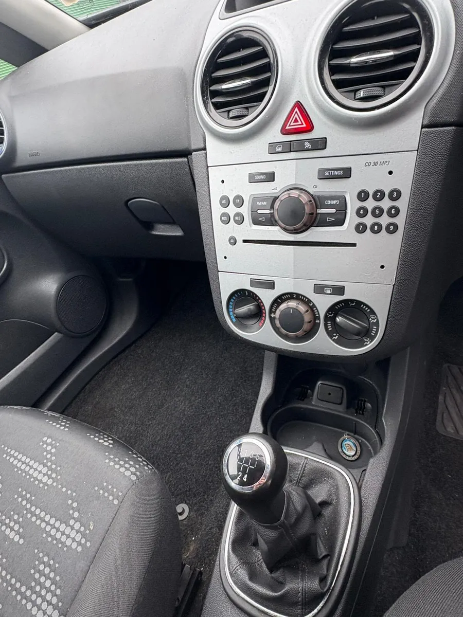 Opel Corsa 2011 - Image 3