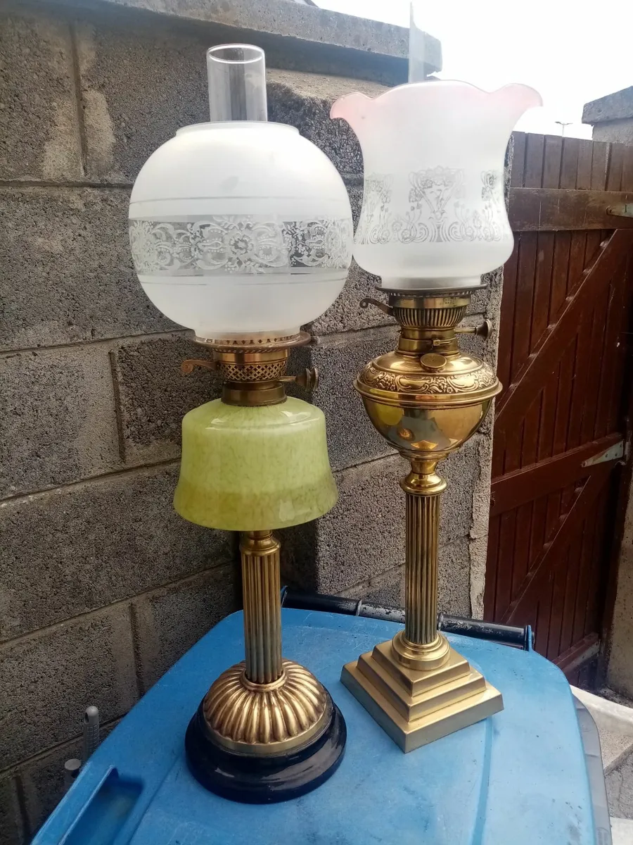 2 victorian Oil lamps - Image 2