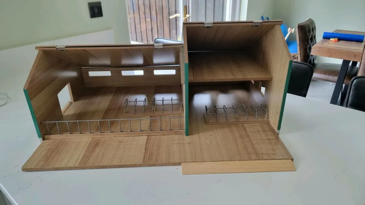 Toy farm shed - Image 2