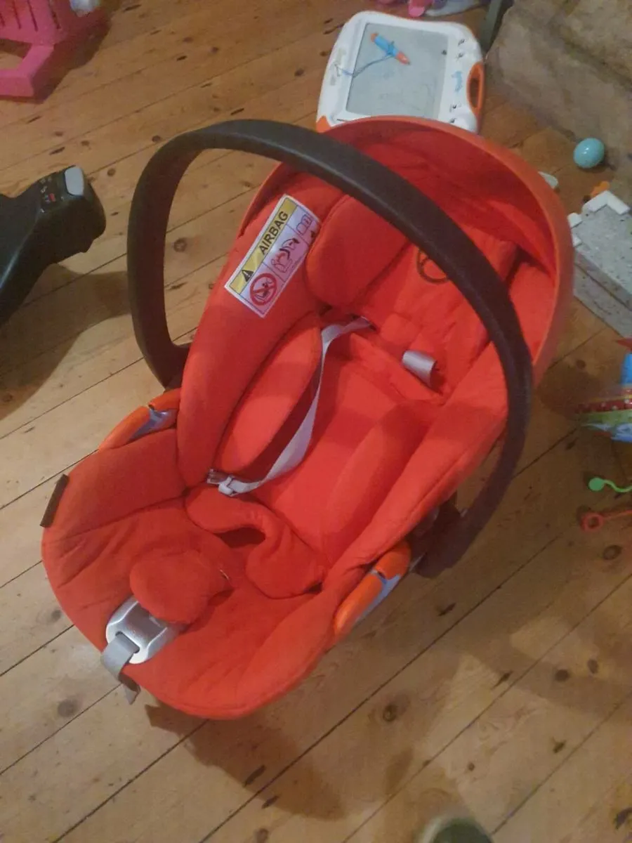 Cybex CloudZ isize with isofix base &infant insert - Image 1