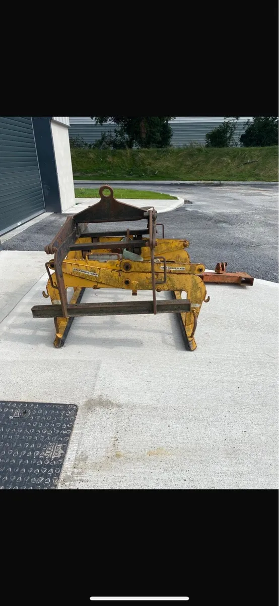 2 Block Grabs + Harris Fencing - Image 1