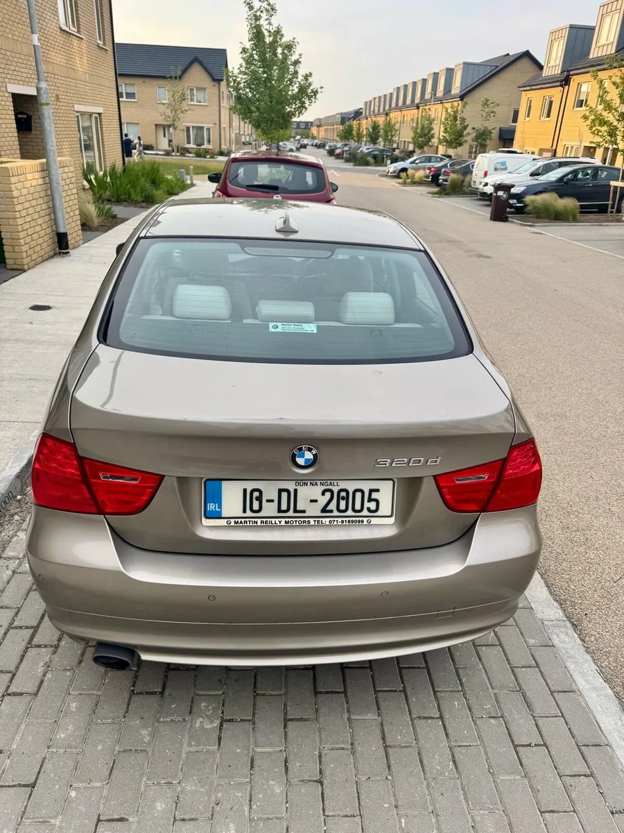 Bmw 320 e90 2010 business edition - Image 3