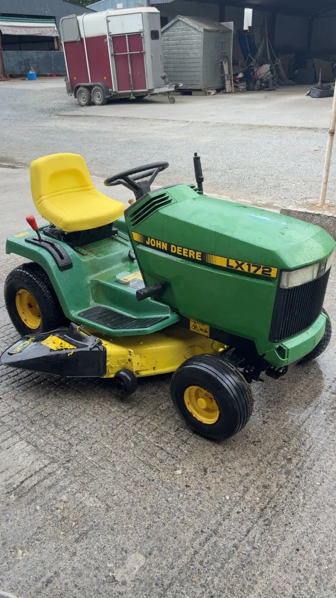 John Deere LX172 ride on lawnmower - Image 1
