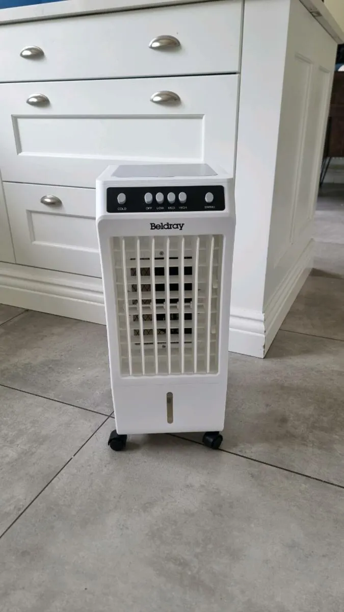 Portable air conditioning unit. - Image 1