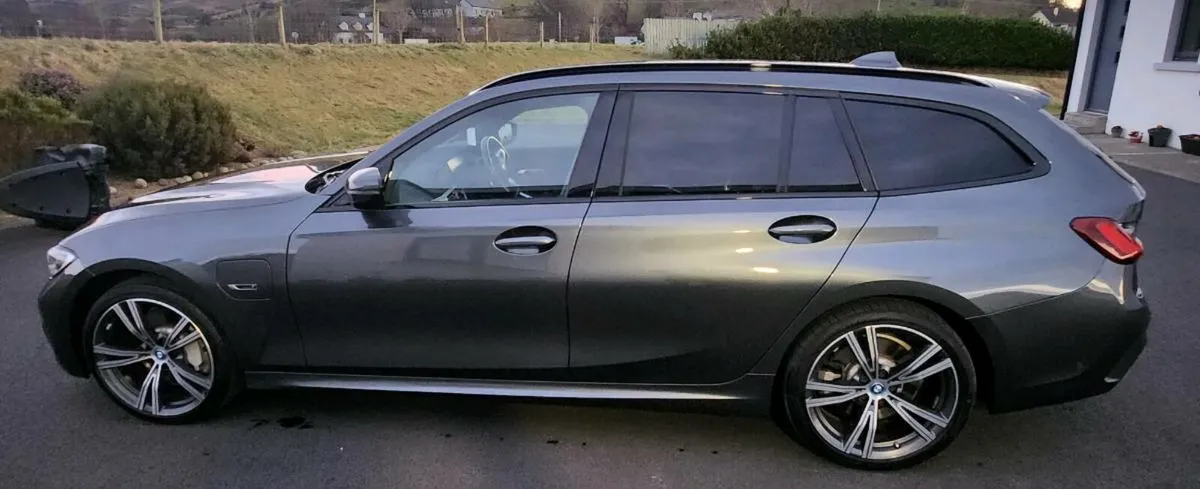 BMW 330E M-SPORT TOURING - Image 3