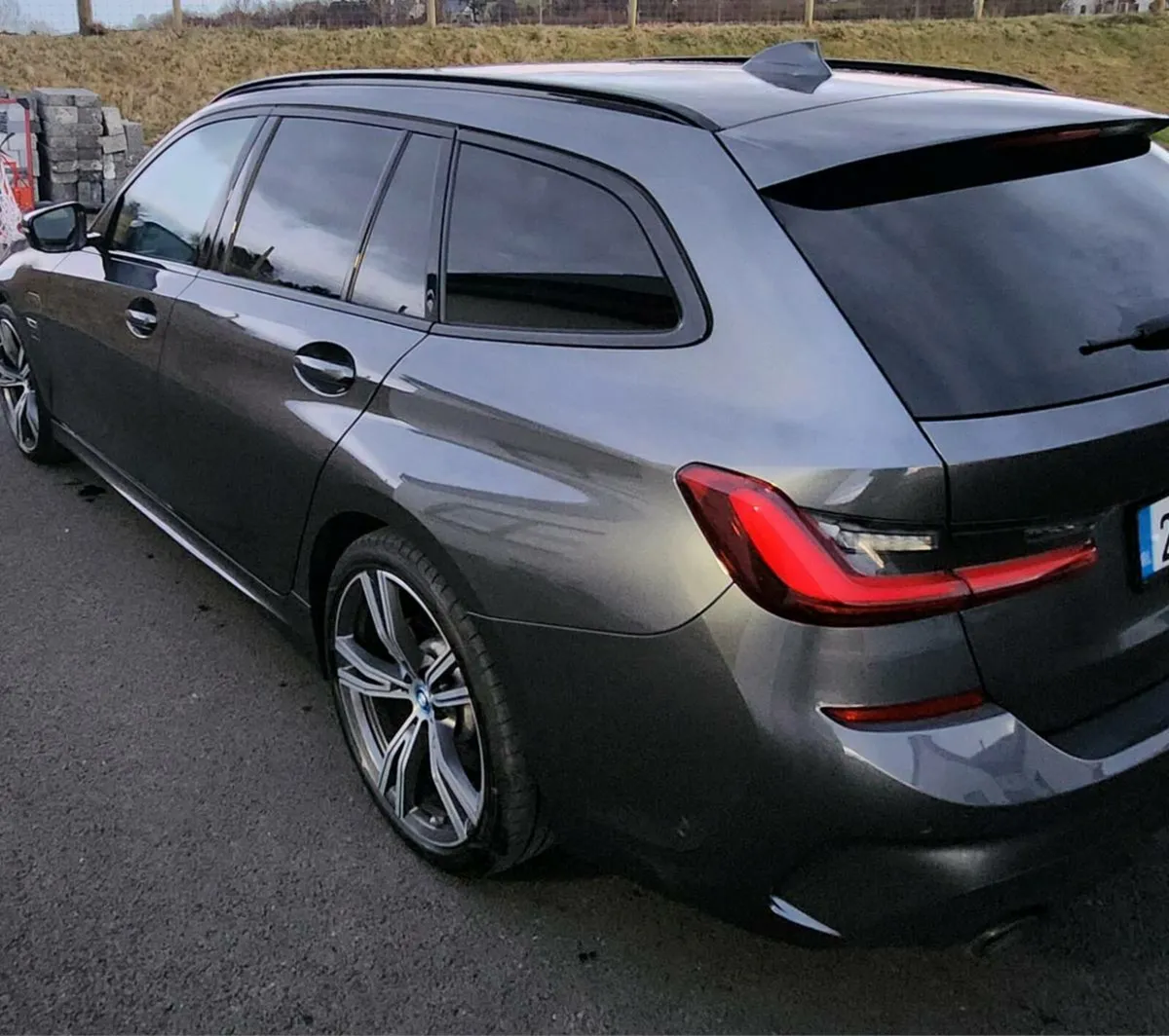 BMW 330E M-SPORT TOURING - Image 4
