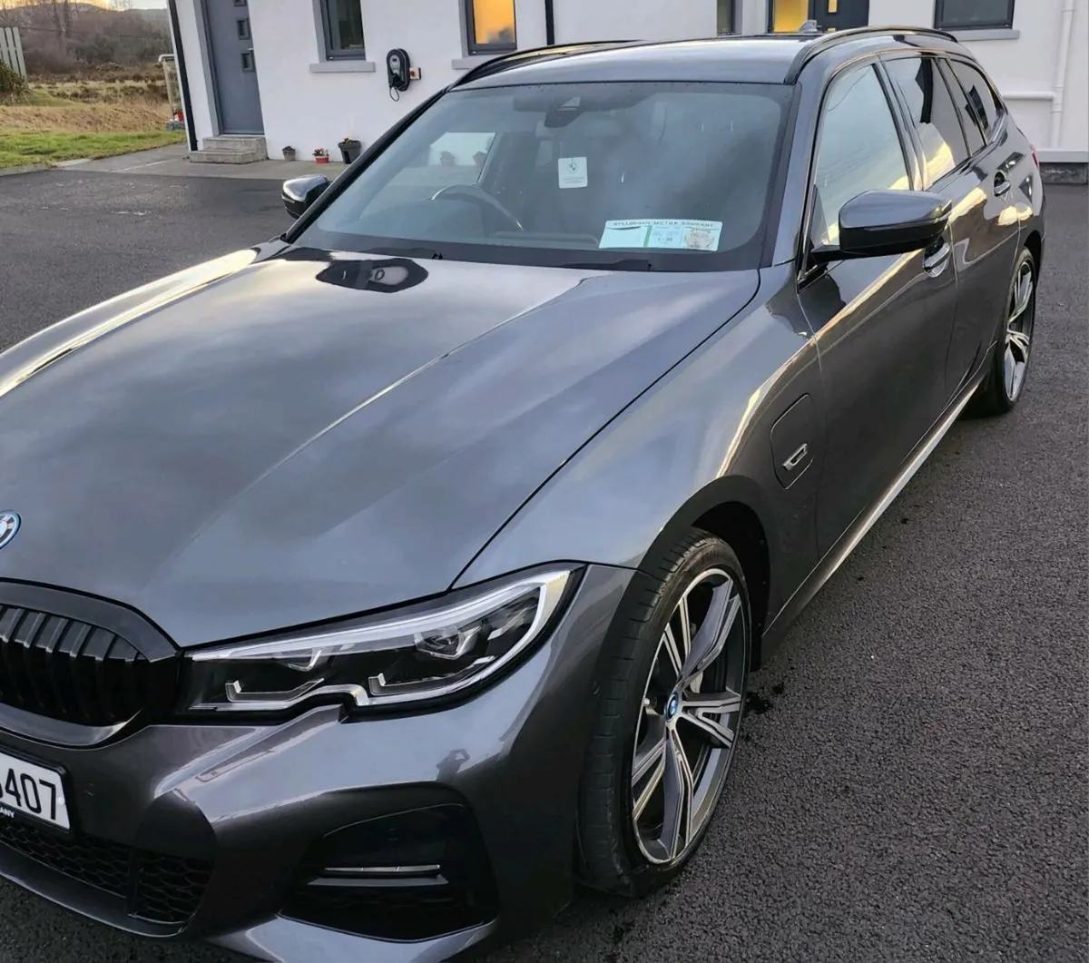 BMW 330E M-SPORT TOURING - Image 1