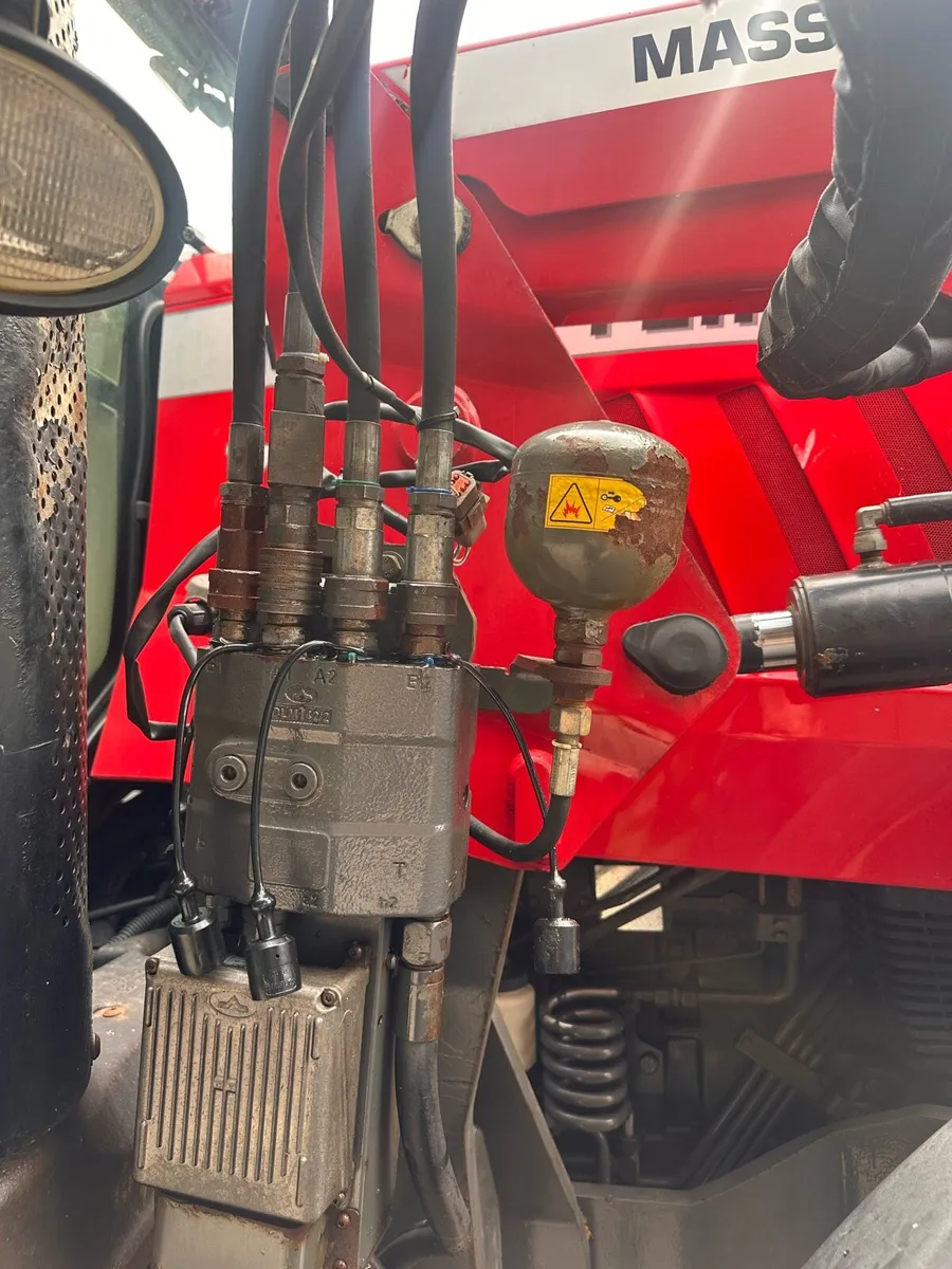 Massey Ferguson Loader - Image 4