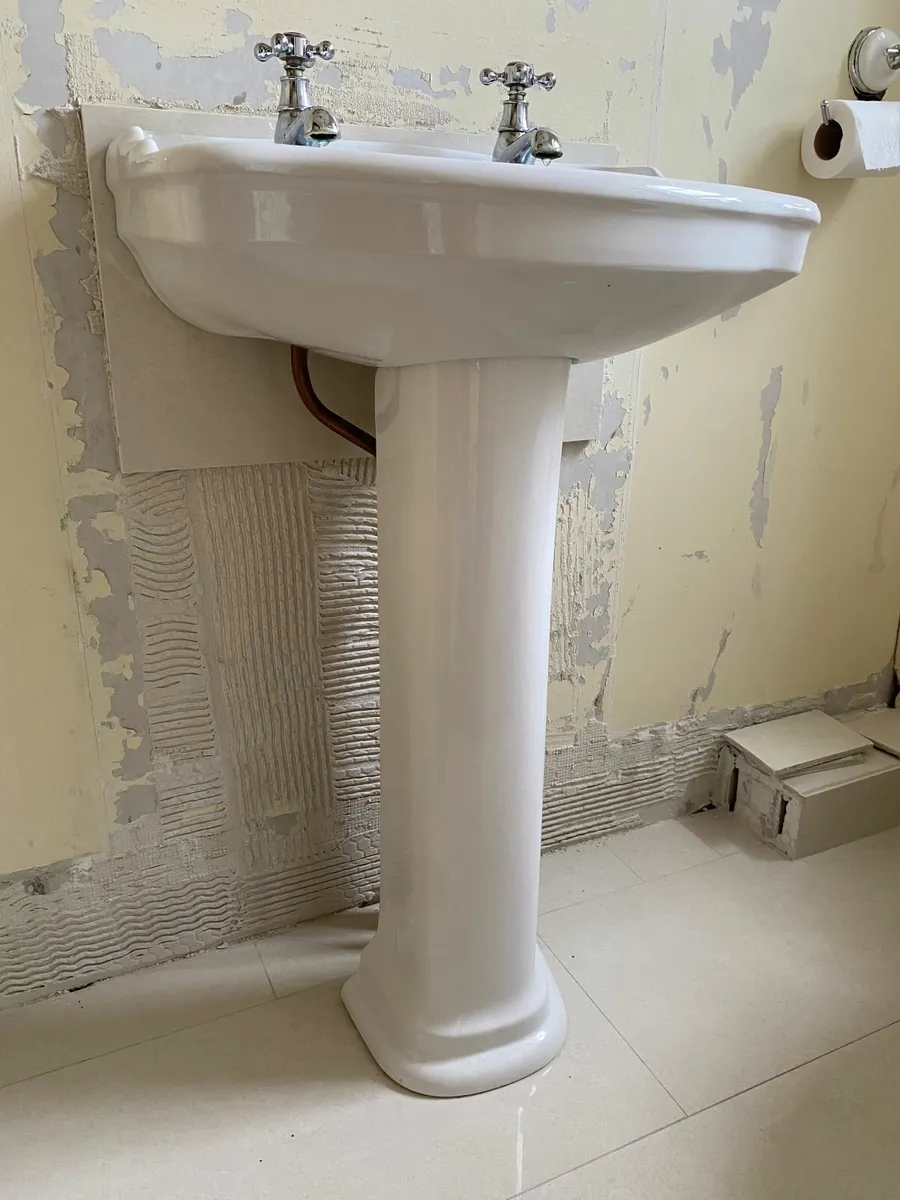 Sink with Pedestal and Taps - Image 2