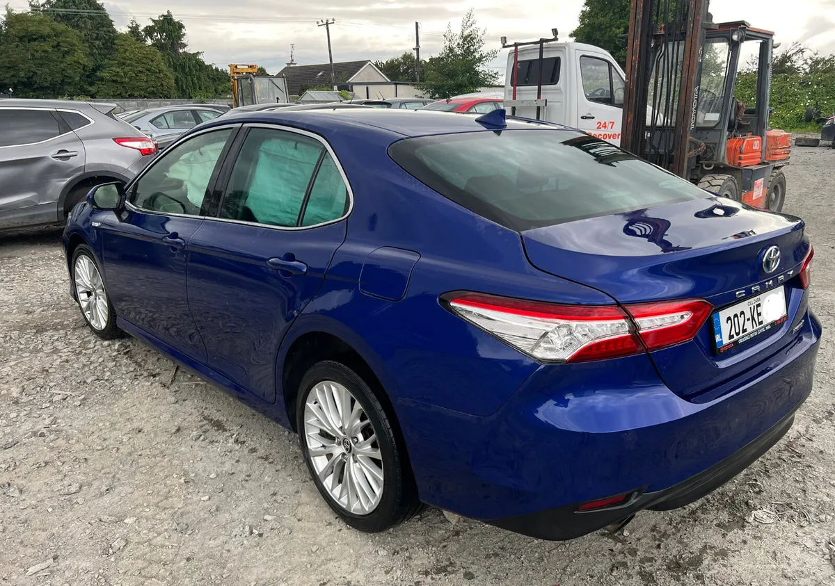 2020 Toyota Camry Platinum 2.5 Hybrid - Image 3