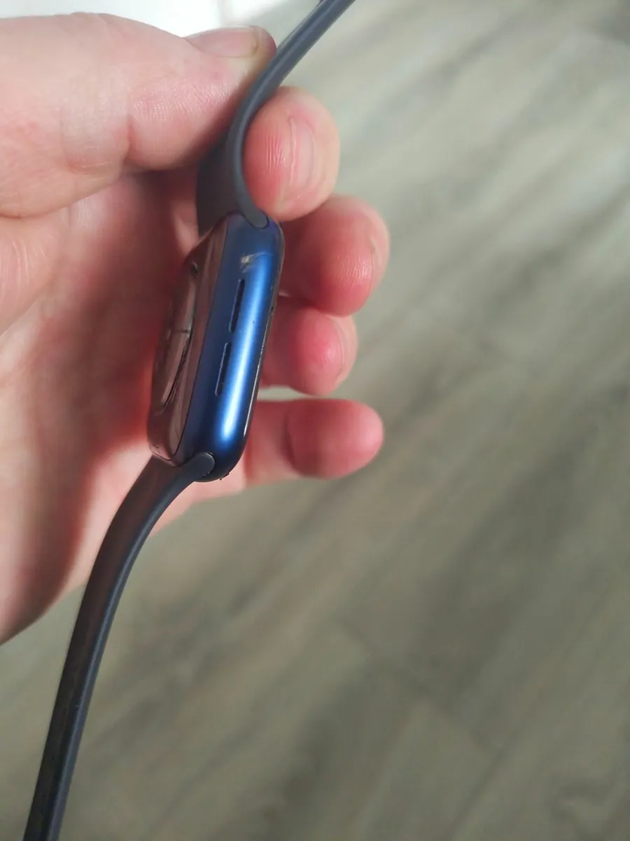 Genuine Apple SE 40ML Watch - Image 4