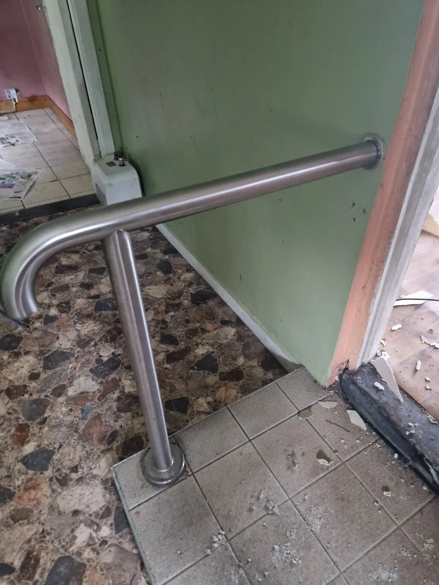 Hand rail - Image 1