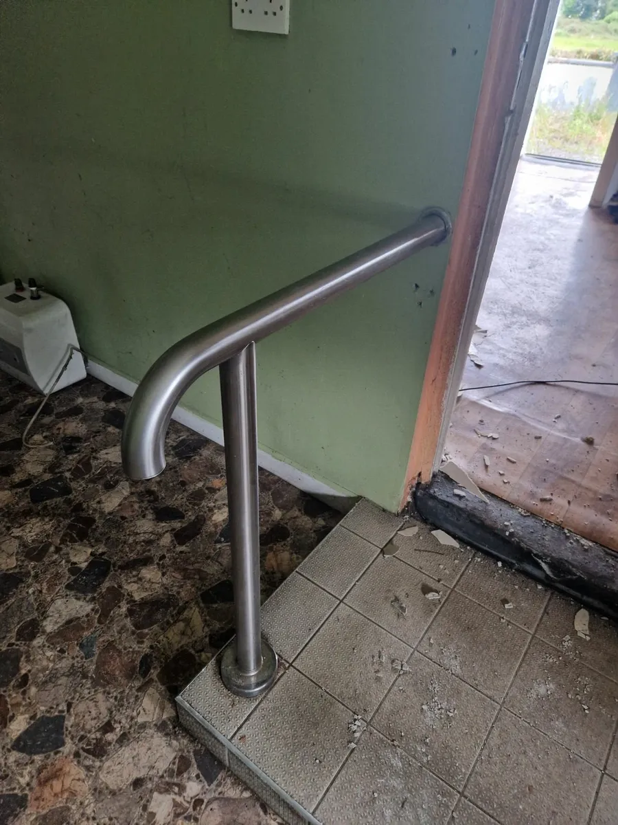 Hand rail - Image 2