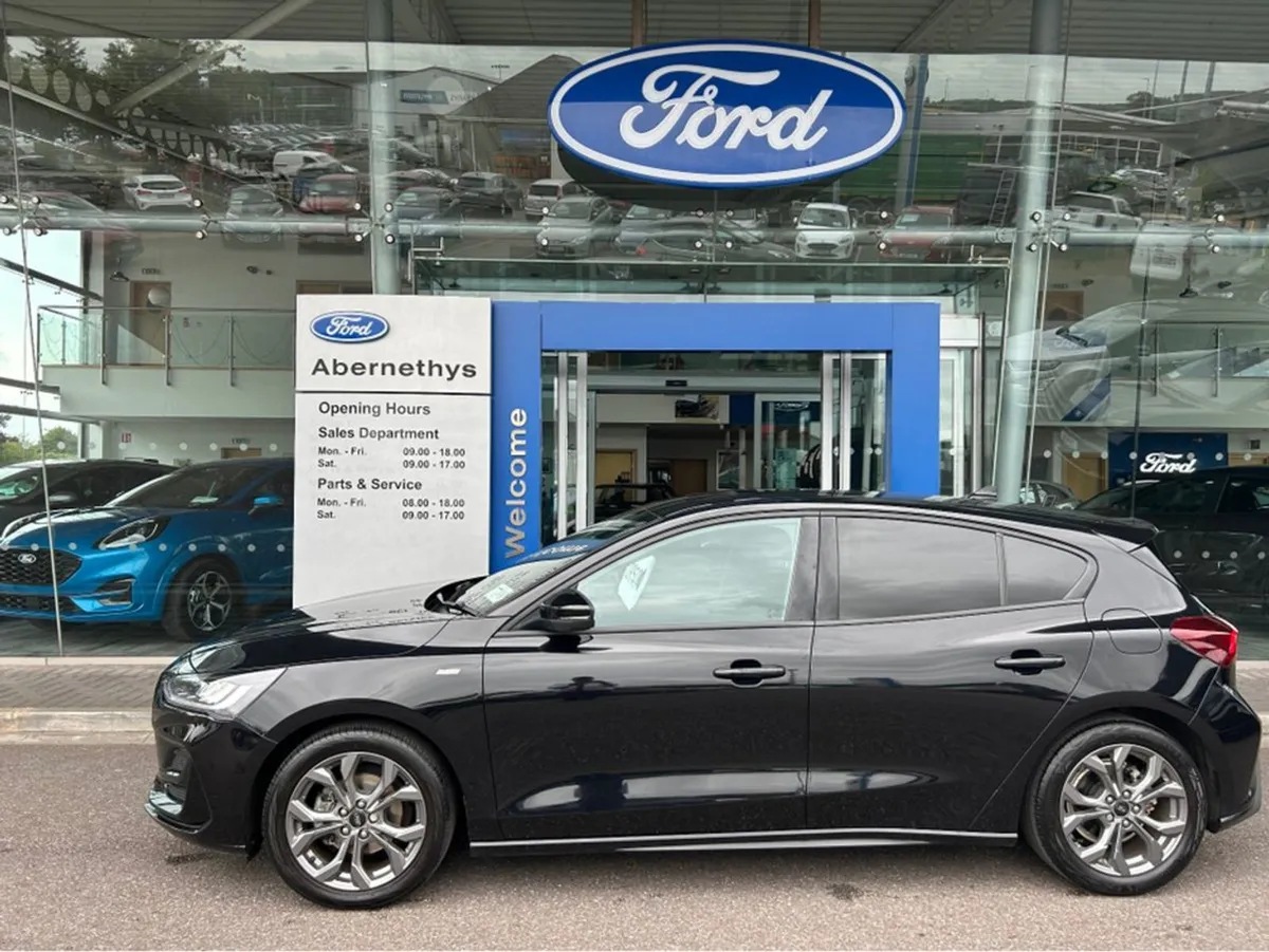 Ford Focus St-line Style 5DR 1.0t 12 125 M6 4 - Image 2