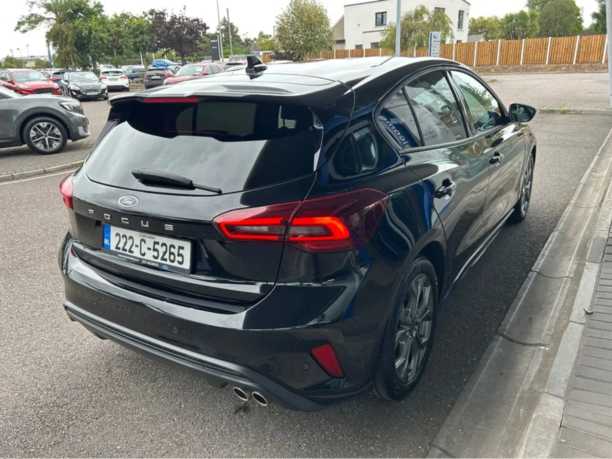 Ford Focus St-line Style 5DR 1.0t 12 125 M6 4 - Image 3
