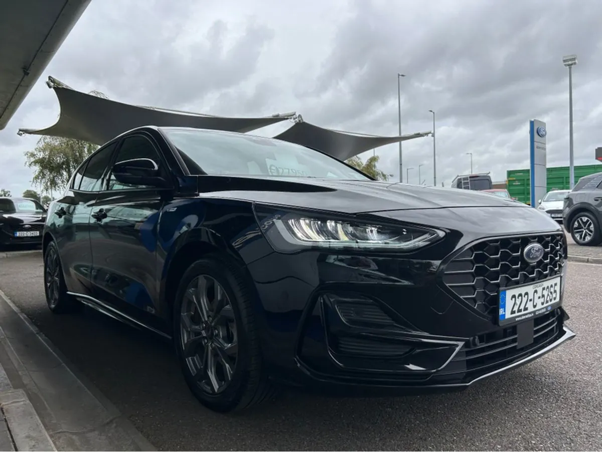 Ford Focus St-line Style 5DR 1.0t 12 125 M6 4 - Image 4
