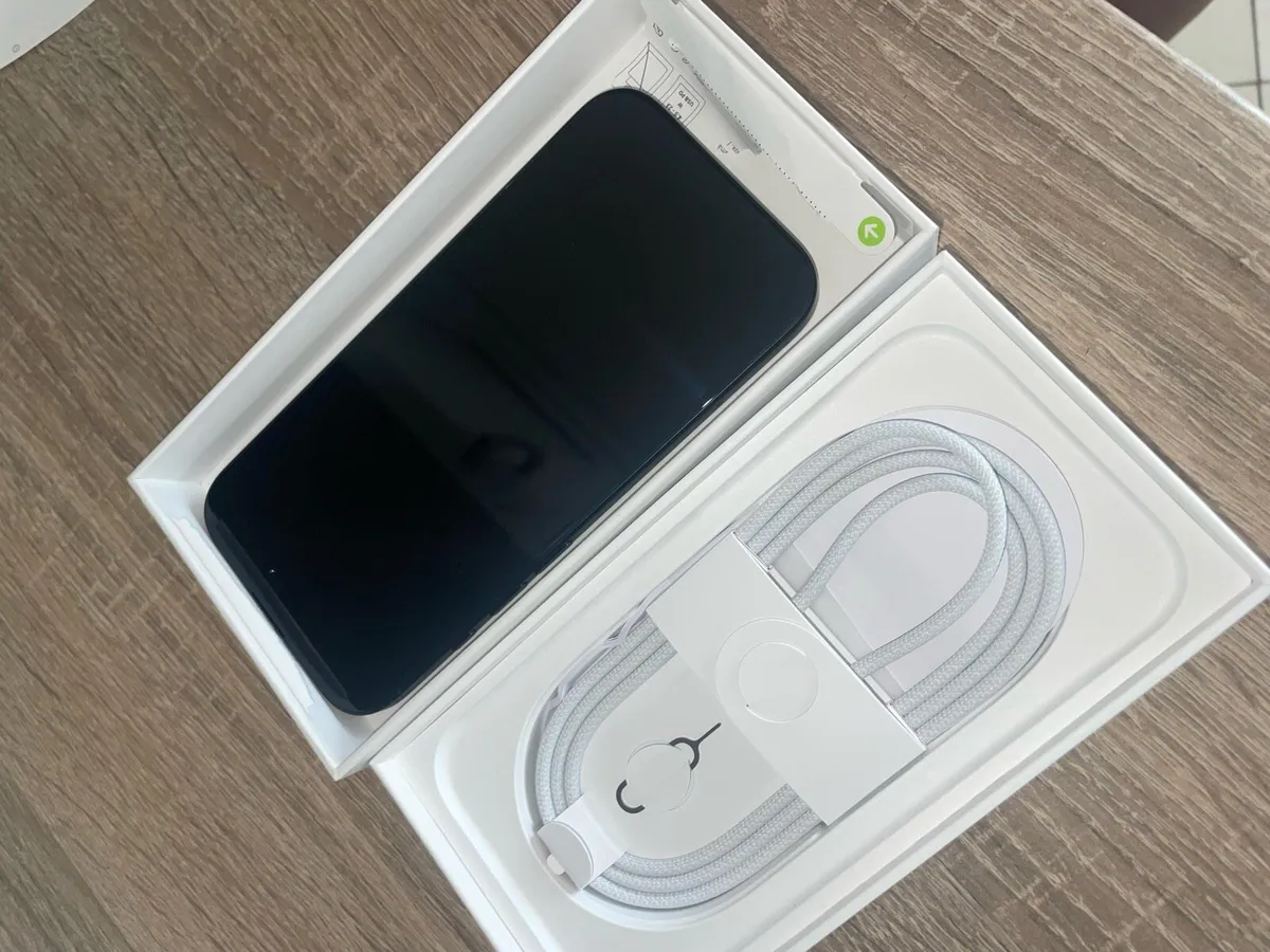 iPhone 16 - Image 2