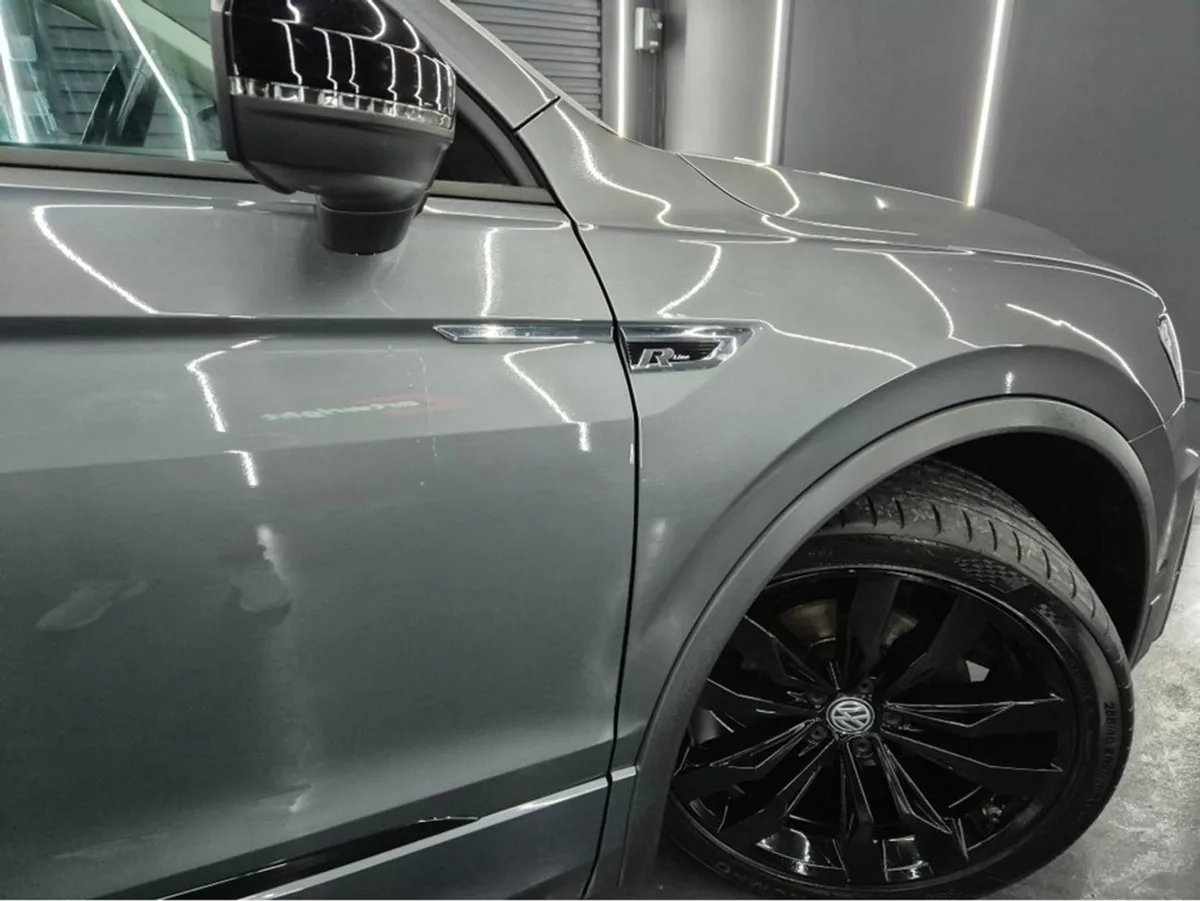 Volkswagen Tiguan R-line Auto 150HP BLK Edition - Image 2