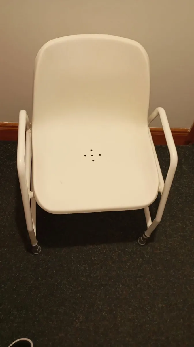 DISABLED BATH SEAT (FREE) - Image 1