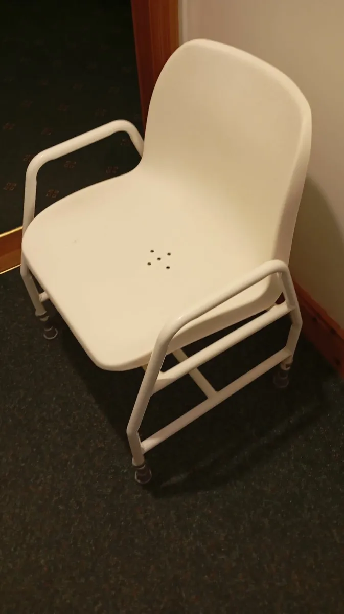 DISABLED BATH SEAT (FREE) - Image 3