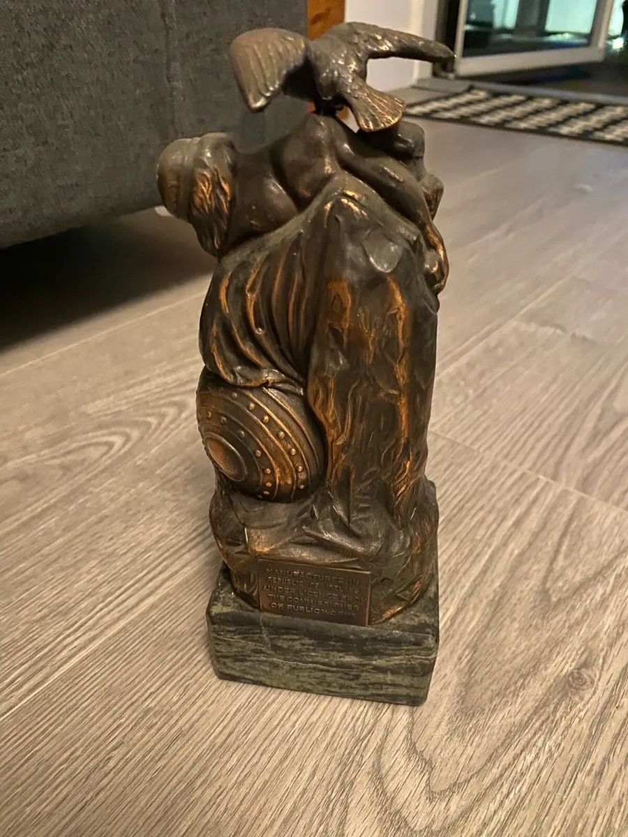Bronze statue - Image 2