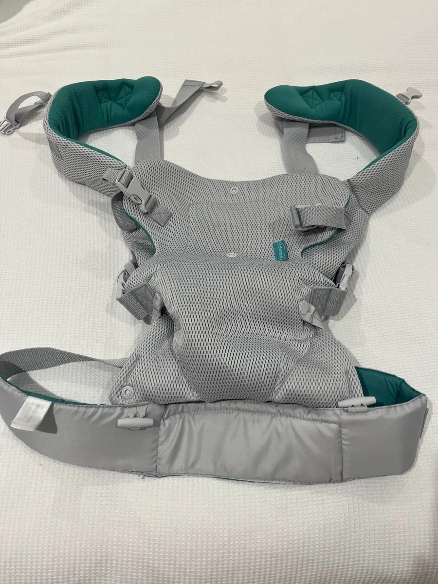 Infantino baby carrier - Image 2