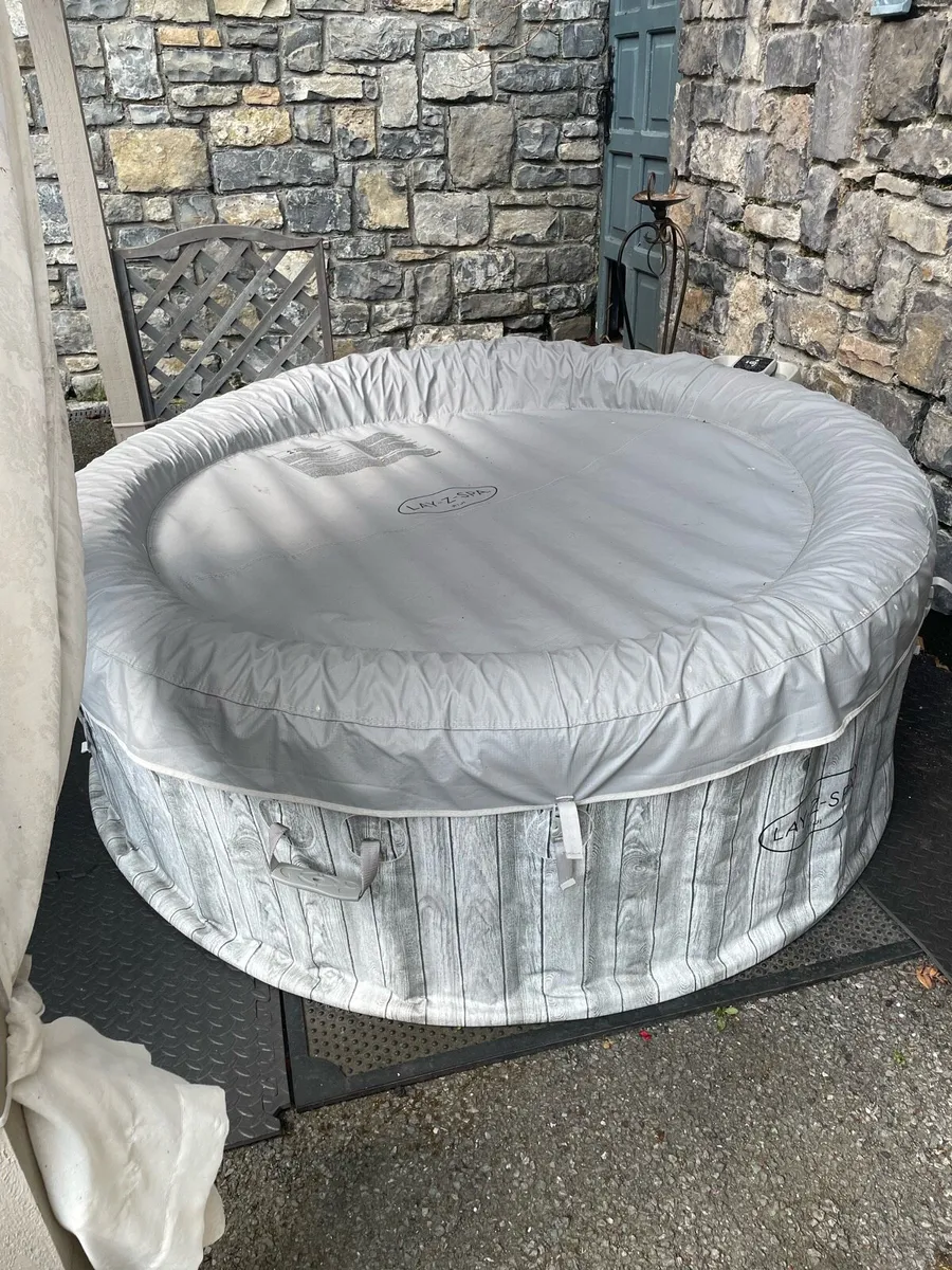 Jacuzzi - Image 1