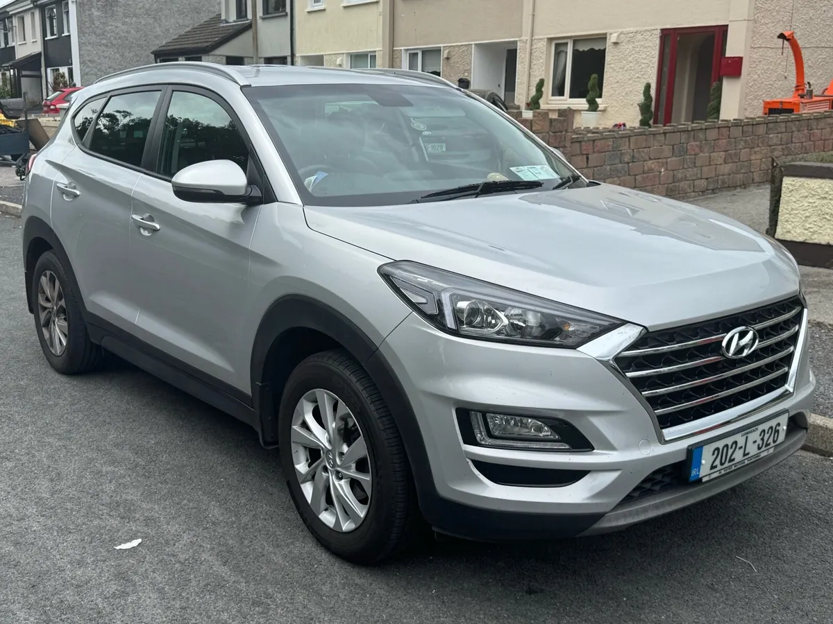 HYUNDAI TUCSON NCT AND TAX LOW KMS - Image 2