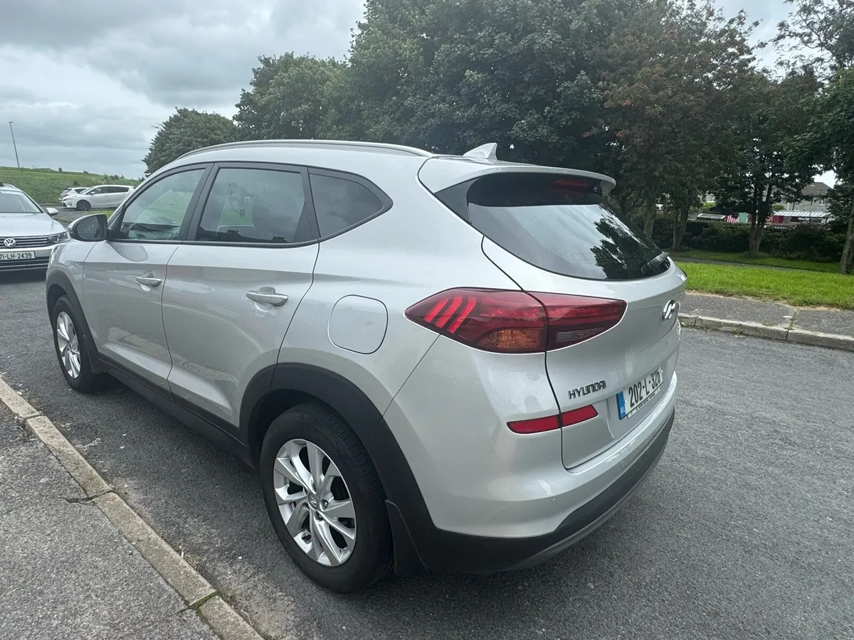 HYUNDAI TUCSON NCT AND TAX LOW KMS - Image 4