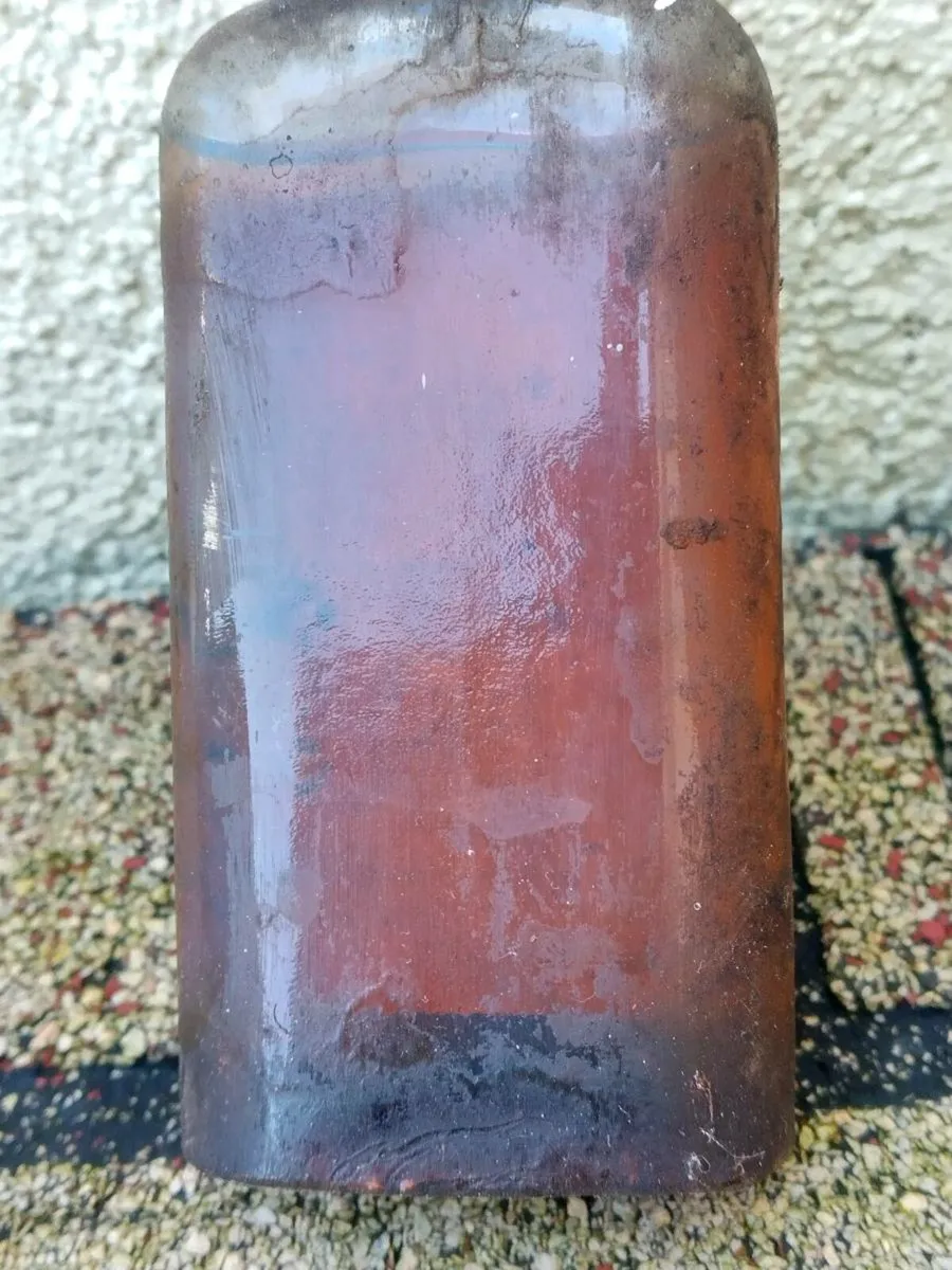 Ultra rare Antique bottle, label and contents - Image 3