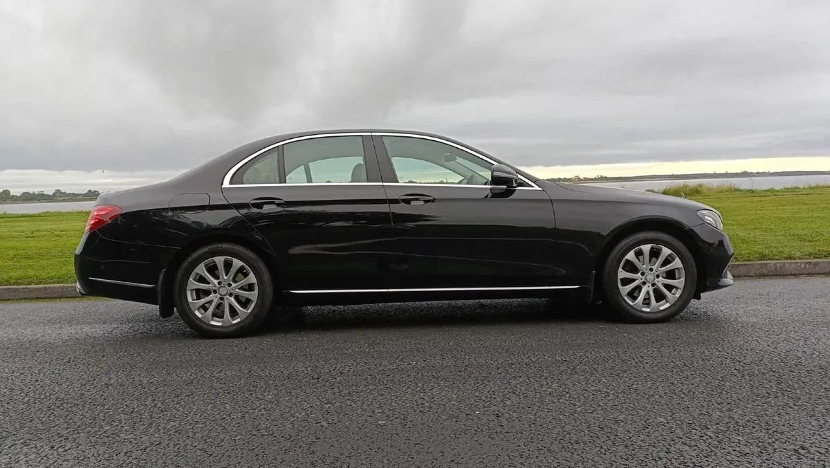 Mercedes-Benz E-Class (E220d) - Image 4