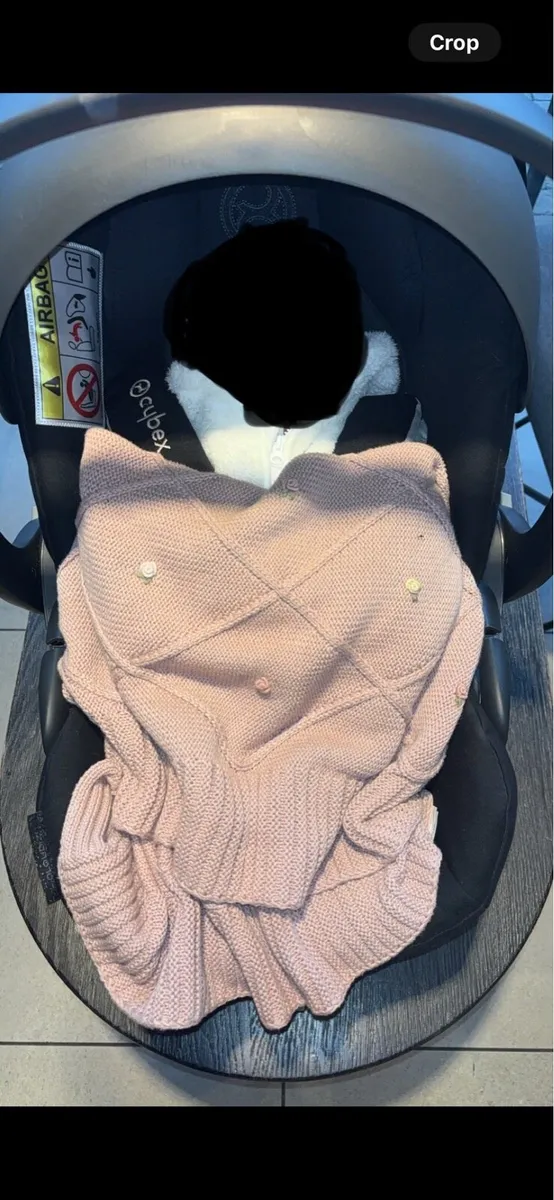Cybex Cloud  Rotating Car Seat and Isofix - Image 1