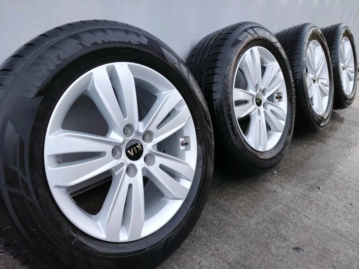 17" Kia alloy wheels. Clean set with sensors. - Image 1