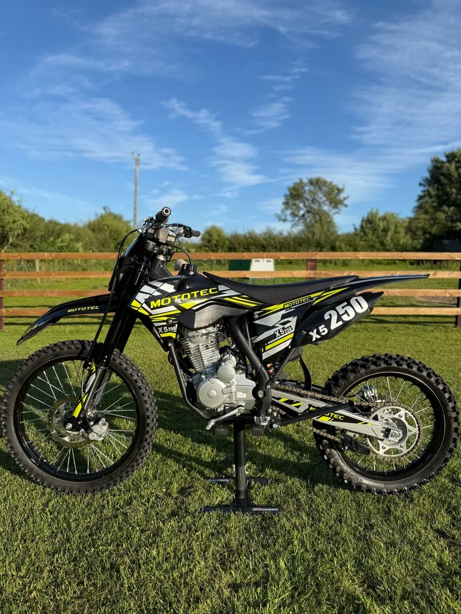 2023 Mototec 250 Enduro Motorbike - Image 1