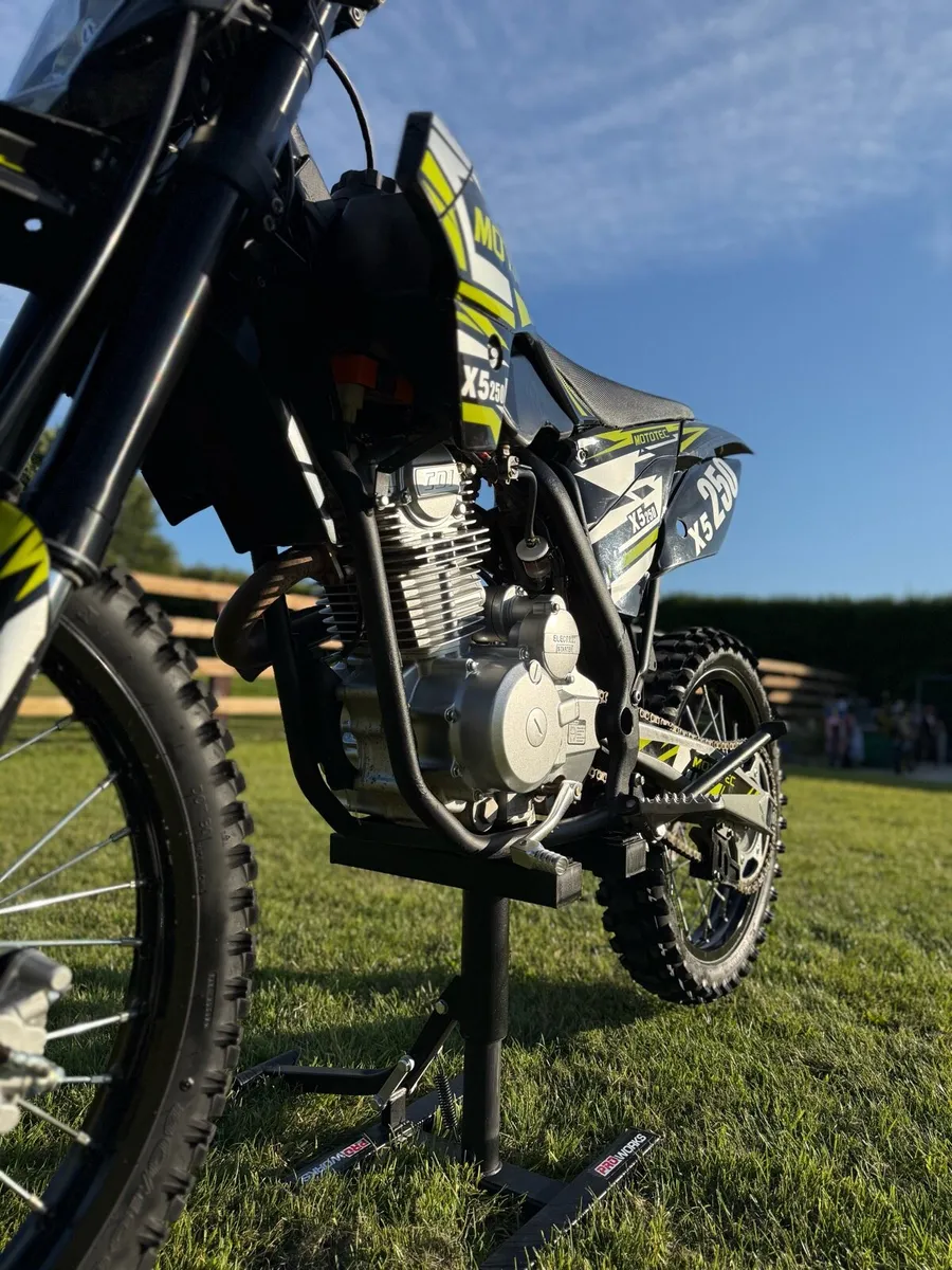 2023 Mototec 250 Enduro Motorbike - Image 4