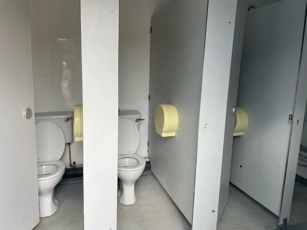 Toilet block unit - Image 3