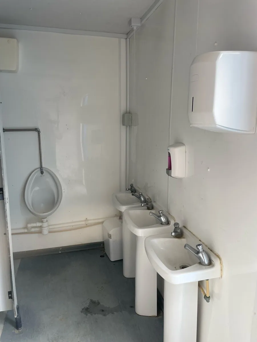 Toilet block unit - Image 4