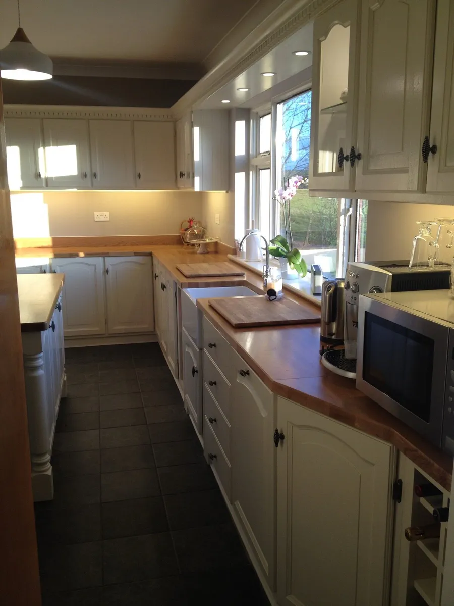 Kitchen & Island - Image 1