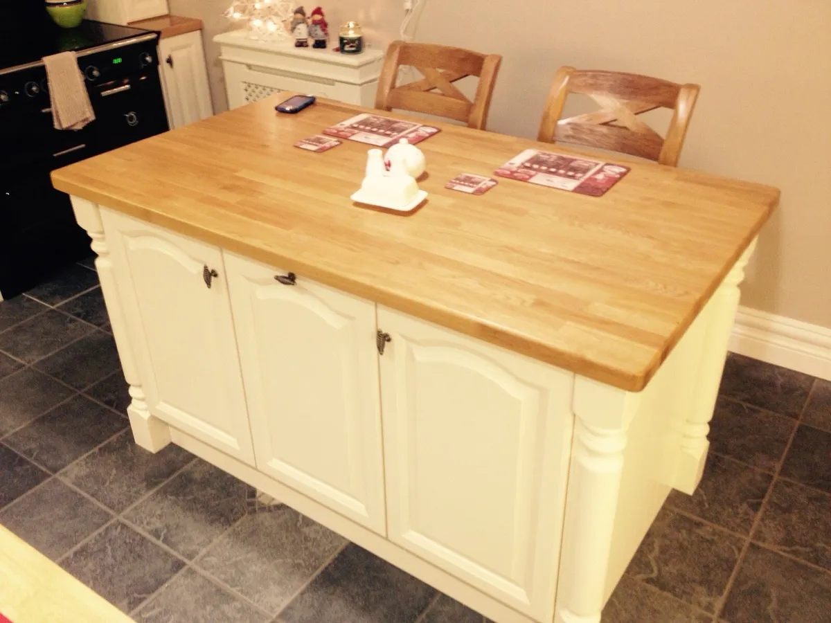Kitchen & Island - Image 3