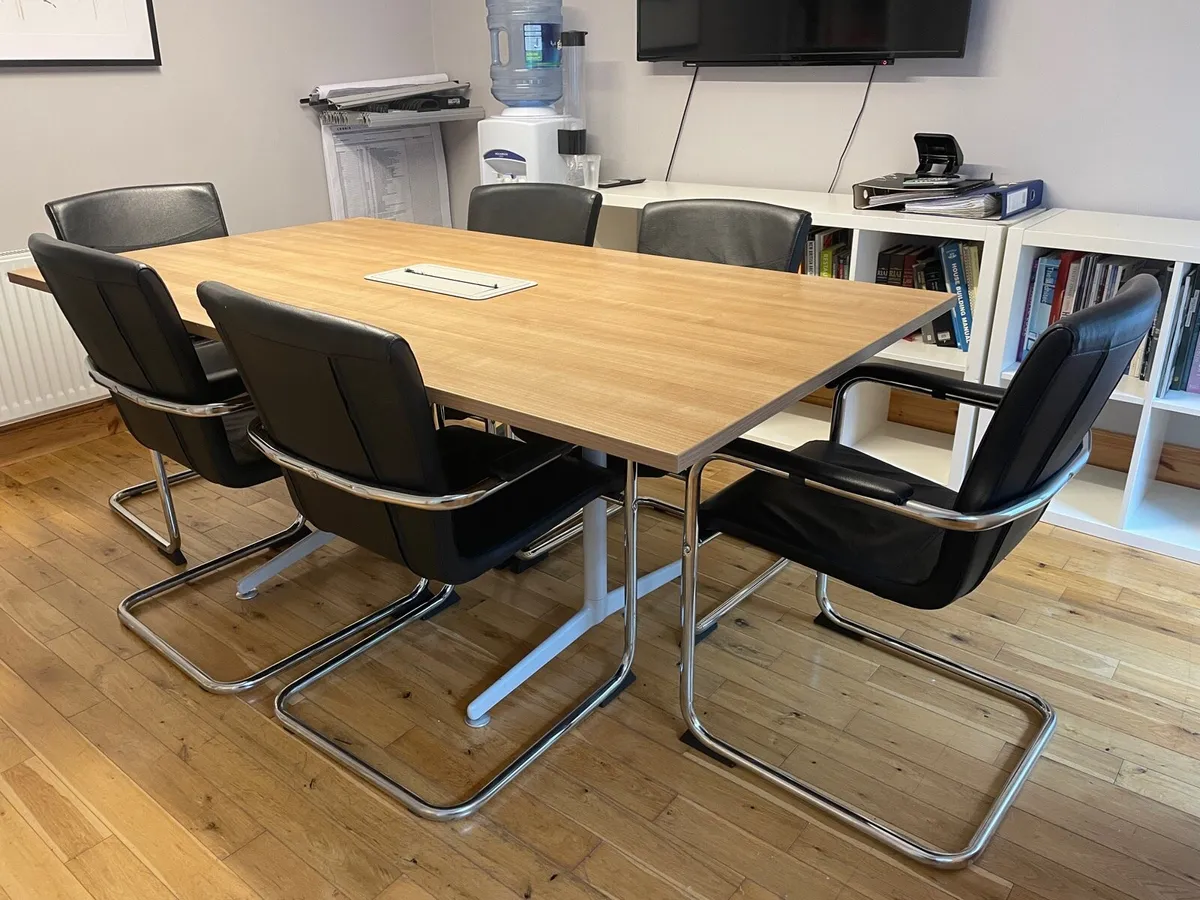 Meeting room table & chairs - Image 1