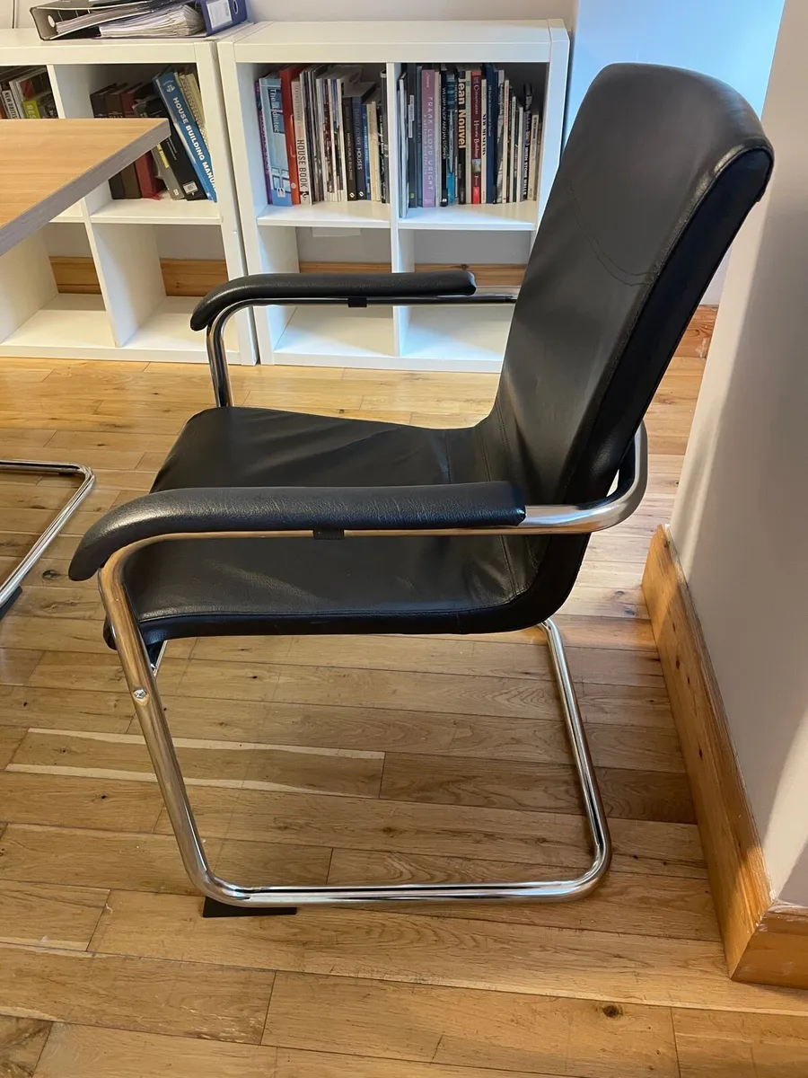 Meeting room table & chairs - Image 2
