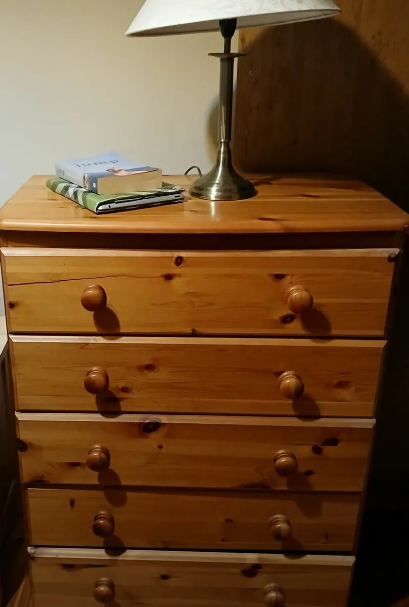 Chest of drawers