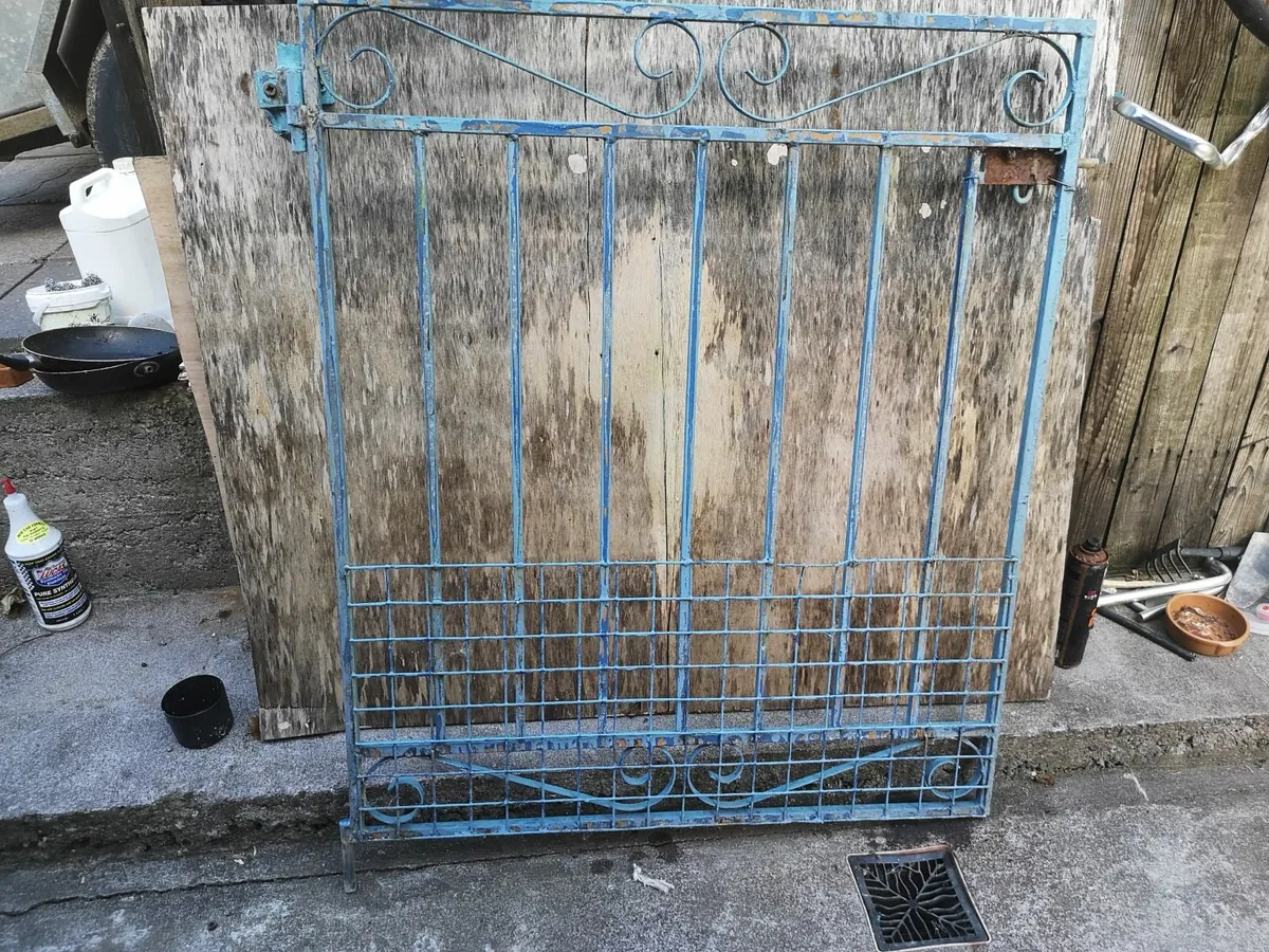 Metal gate