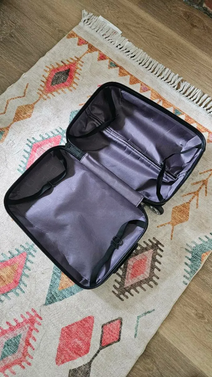 Tripp 2 Wheeled Cabin Hard Shell Bag Suitcase - Image 3