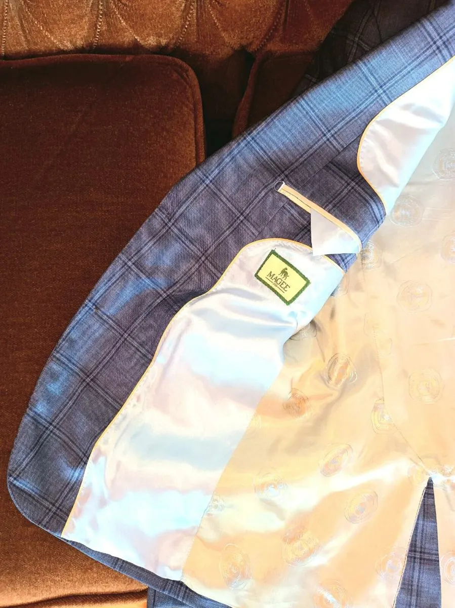 Magee Three Piece Suit - Image 3